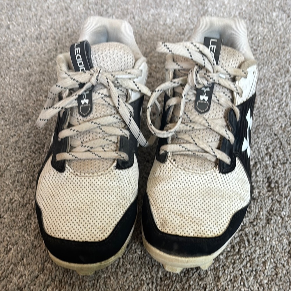 Under Armour Black and White Sports Shoes